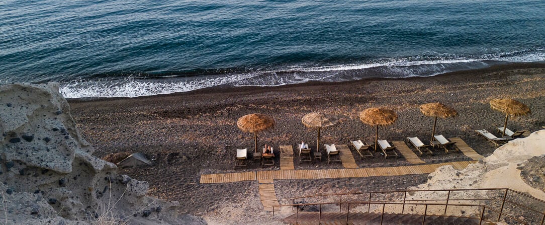 Colombos Beachfront - Santorini's seaside oasis: where waves meet luxury. - Santorini, Greece