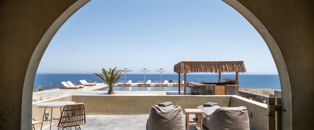 Colombos Beachfront - Santorini's seaside oasis: where waves meet luxury. - Santorini, Greece