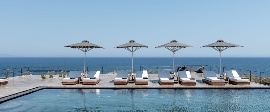 Colombos Beachfront - Santorini's seaside oasis: where waves meet luxury. - Santorini, Greece