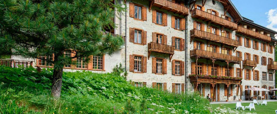 Grand Hôtel & Kurhaus - Le Paradis Blanc entre les monts & forêt suisses. - Arolla, Suisse