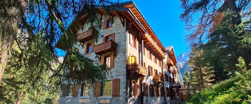 Grand Hôtel & Kurhaus - Le Paradis Blanc entre les monts & forêt suisses. - Arolla, Suisse