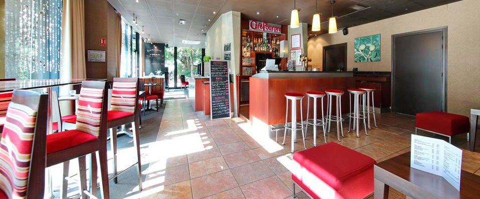 Mercure Grenoble Centre Alpotel ★★★★ - Last Minute - An alpine halo of verdant mountains in Grenoble. - Grenoble, France