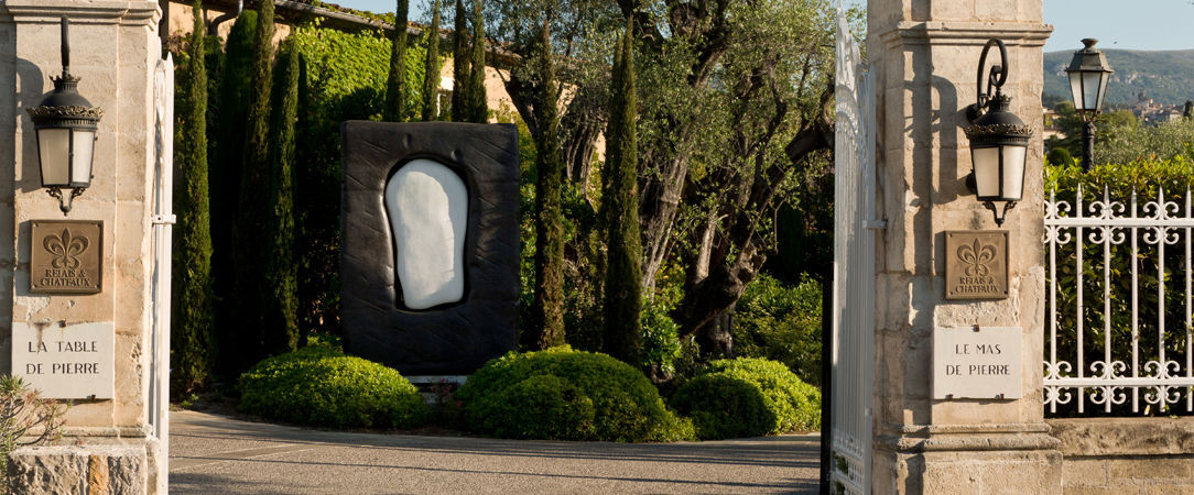 Le Domaine du Mas de Pierre ★★★★★ - Dernière minute - Le luxe à la française au cœur d’un jardin méditerranéen. - Saint-Paul-de-Vence, France