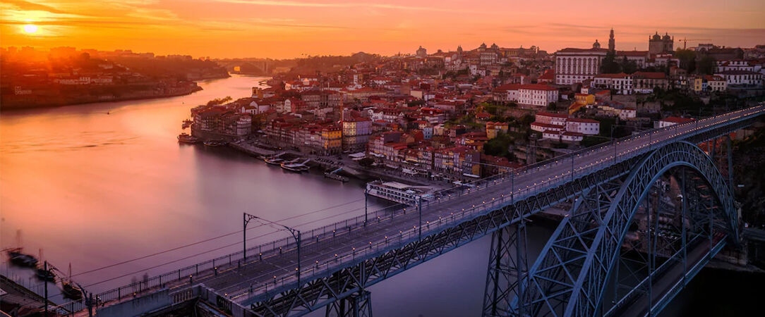 Yotel Porto ★★★★ - Innovation and creativity blend in the heart of Porto. - Porto, Portugal