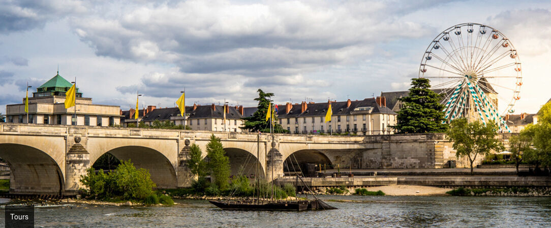 Novotel Tours Centre Gare ★★★★ - A modern and cosy abode nestled in the centre of Tours. - Tours, France