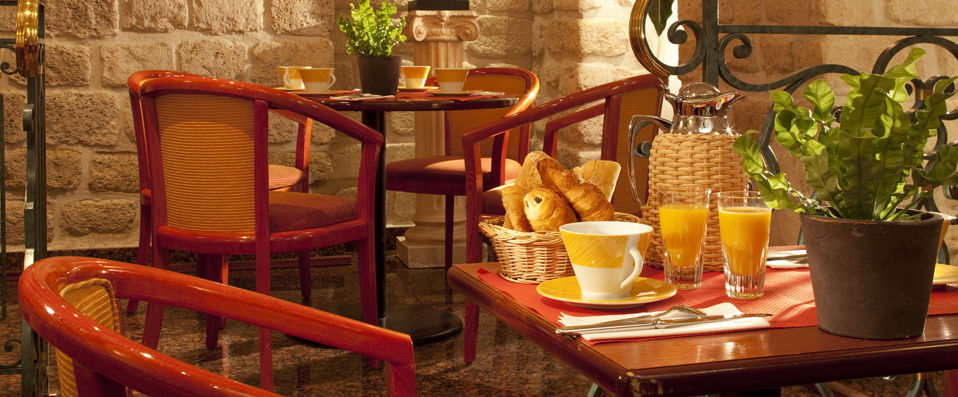 Hôtel Duquesne Eiffel - Historic and rustic luxuries in view of the Eiffel Tower. - Paris, France