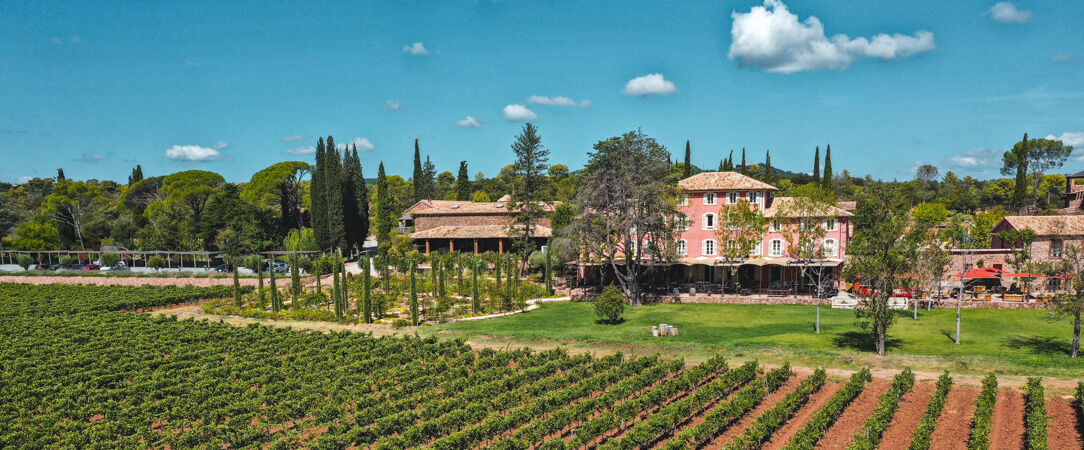 Château Saint-Roux - Se perdre dans les vignobles en séjournant dans un château provençal. - Var, France