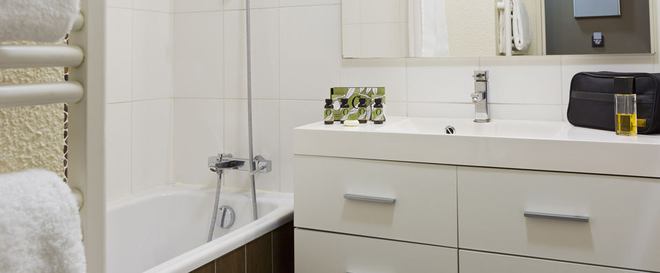 Résidence La Réserve Ferney-Voltaire ★★★★ - Last minute - An elegant and serene residence by the Swiss border. - Ferney-Voltaire, France