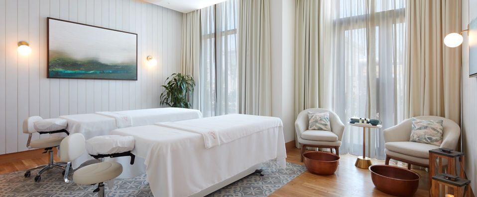  - Arabian luxury in a heavenly beachfront resort. - Dubai, United Arab Emirates