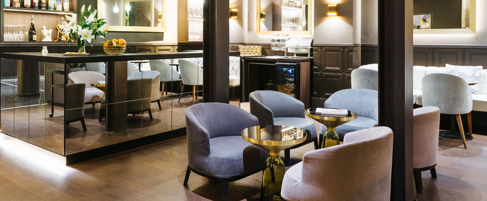 Le Parisis - Paris Tour Eiffel ★★★★ - Last Minute - Romantic Parisian getaway with breath-taking views of the Eiffel Tower. - Paris, France