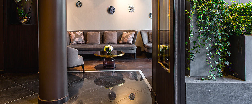 Le Parisis - Paris Tour Eiffel ★★★★ - Last Minute - Romantic Parisian getaway with breath-taking views of the Eiffel Tower. - Paris, France