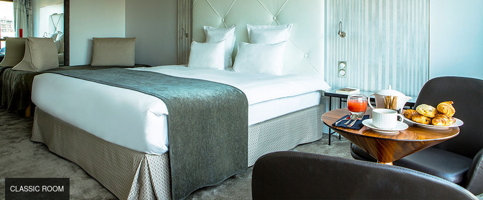 Le Parisis - Paris Tour Eiffel ★★★★ - Last Minute - Romantic Parisian getaway with breath-taking views of the Eiffel Tower. - Paris, France