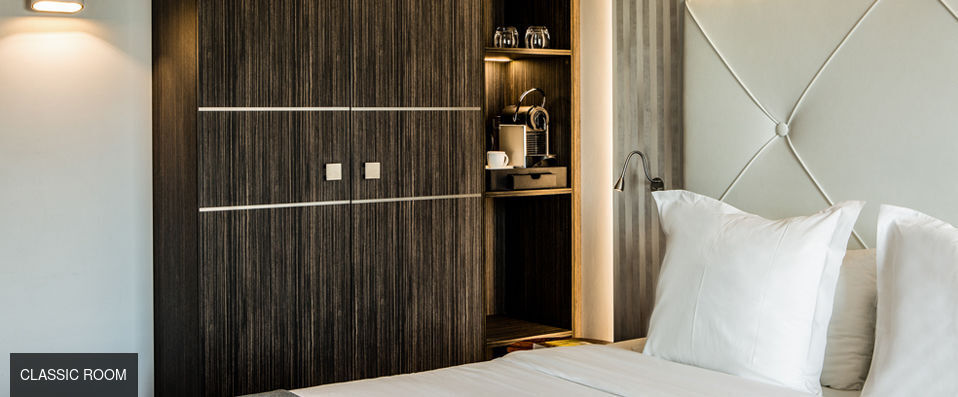 Le Parisis - Paris Tour Eiffel ★★★★ - Last Minute - Romantic Parisian getaway with breath-taking views of the Eiffel Tower. - Paris, France