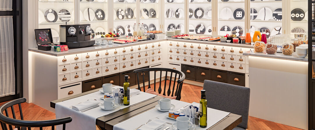H10 Universitat ★★★★ - A central stay in the cosmopolitan city of Barcelona. - Barcelona, Spain
