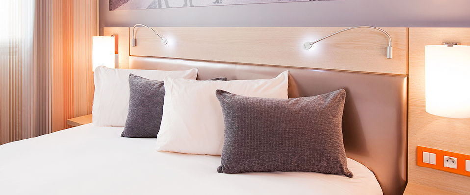 Mercure Paris 15 Porte de Versailles ★★★★ - Last Minute - A chic getaway in Paris’ 15th arrondissement. - Paris, France