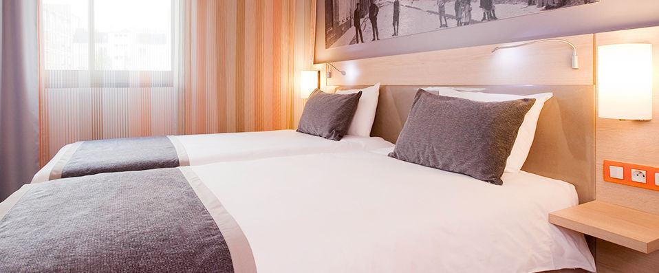 Mercure Paris 15 Porte de Versailles ★★★★ - Last Minute - A chic getaway in Paris’ 15th arrondissement. - Paris, France