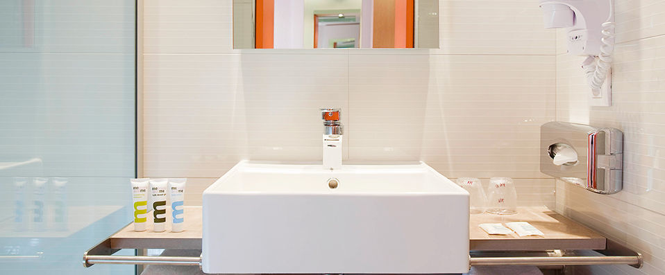 Mercure Paris 15 Porte de Versailles ★★★★ - Last Minute - A chic getaway in Paris’ 15th arrondissement. - Paris, France