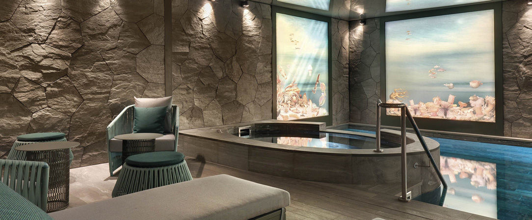 Demeure Montaigne ★★★★★ - Intimate charm meets luxury in one of Paris’s most exclusive addresses - Paris, France