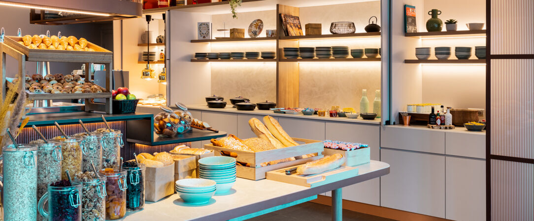 AC Hotel Paris Porte Maillot by Marriott ★★★★ - Explore Paris in elegance from the 17th arrondissement. - Paris, France