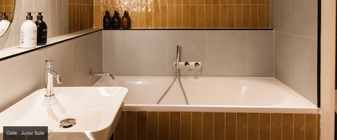 Hôtel L de Lutèce - A dreamy stay in the historical heart of Paris. - Paris, France