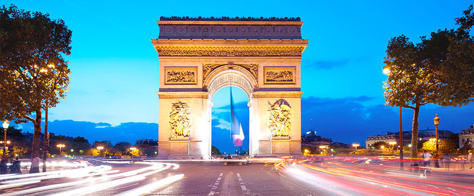 Champs Elysées Mac Mahon ★★★★★ - Large rooms and Empire-style luxury, all within sight of the Arc de Triomphe. - Paris, France