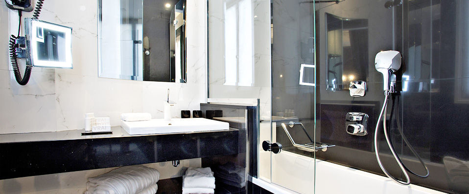 Champs Elysées Mac Mahon ★★★★★ - Large rooms and Empire-style luxury, all within sight of the Arc de Triomphe. - Paris, France