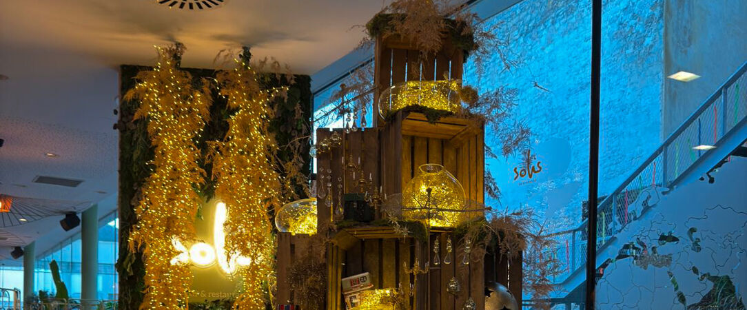 Renaissance Paris Arc de Triomphe ★★★★★ - A luxurious Parisian escape by the Arc de Triomphe. - Paris, France