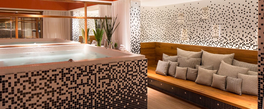 Renaissance Paris Arc de Triomphe ★★★★★ - A luxurious Parisian escape by the Arc de Triomphe. - Paris, France