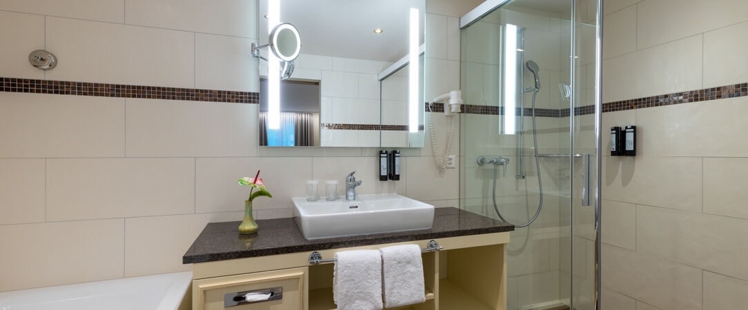 Romantik Hotel Schweizerhof ★★★★★ - Last Minute - In the very heart of green Grindelwald - Canton of Bern, Switzerland