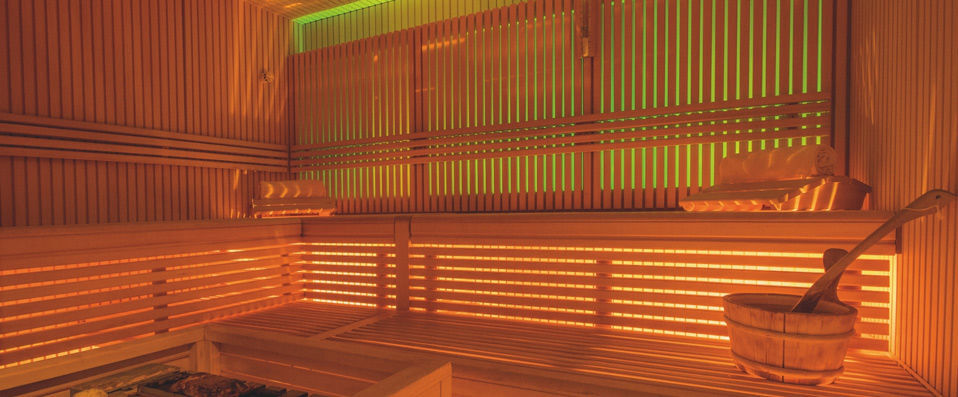 Romantik Hotel Schweizerhof ★★★★★ - Last Minute - In the very heart of green Grindelwald - Canton of Bern, Switzerland