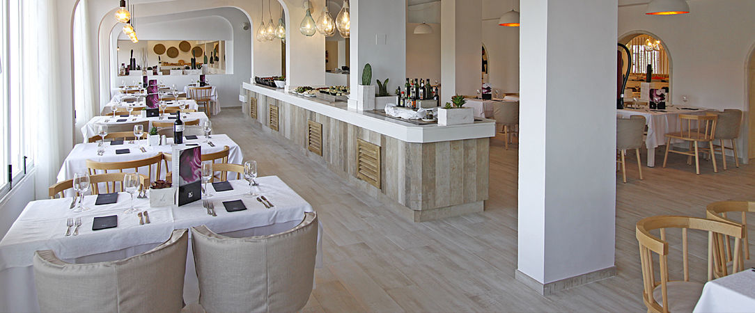 Portinatx Beach Club Hotel ★★★★ - Une adresse à l’image de l’île blanche. - Ibiza, Espagne