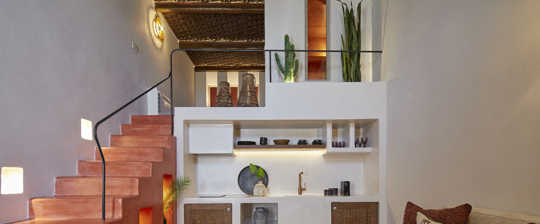 Domus Hestia Suites - Luxury suite accommodation with private hot tub in picturesque island village - Santorini, Greece