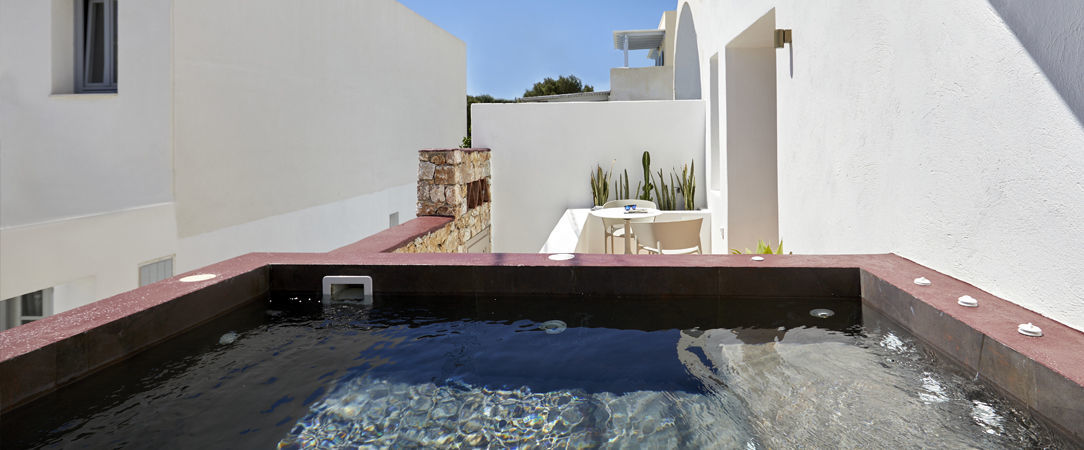 Domus Hestia Suites - Luxury suite accommodation with private hot tub in picturesque island village - Santorini, Greece
