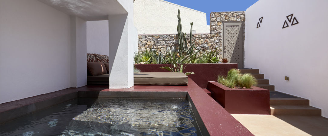 Domus Hestia Suites - Luxury suite accommodation with private hot tub in picturesque island village - Santorini, Greece