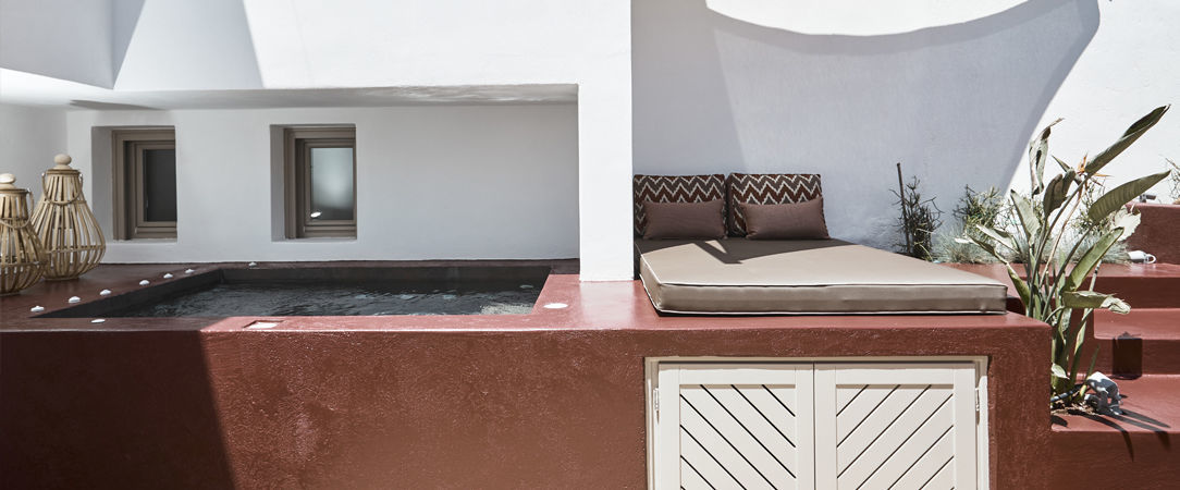 Domus Hestia Suites - Luxury suite accommodation with private hot tub in picturesque island village - Santorini, Greece