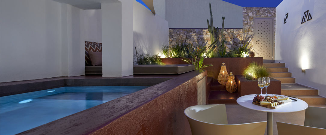 Domus Hestia Suites - Luxury suite accommodation with private hot tub in picturesque island village - Santorini, Greece