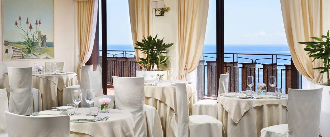 UNAHOTELS Capotaormina ★★★★ - Adresse d’exception aux vues extraordinaires sur l’Etna et la Méditerranée. - Sicile, Italie