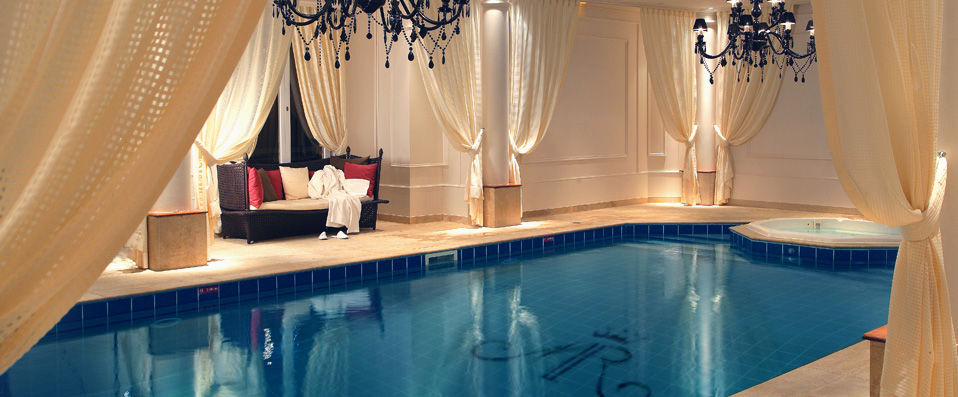 Tiara Château Hôtel Mont Royal Chantilly ★★★★★ - Last Minute -  - Chantilly, France