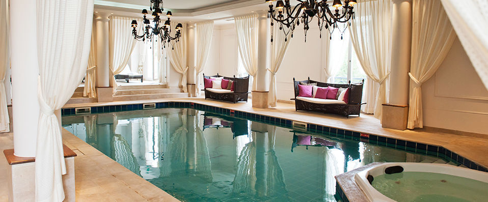 Tiara Château Hôtel Mont Royal Chantilly ★★★★★ - Last Minute -  - Chantilly, France