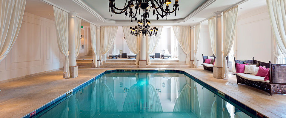 Tiara Château Hôtel Mont Royal Chantilly ★★★★★ - Last Minute -  - Chantilly, France