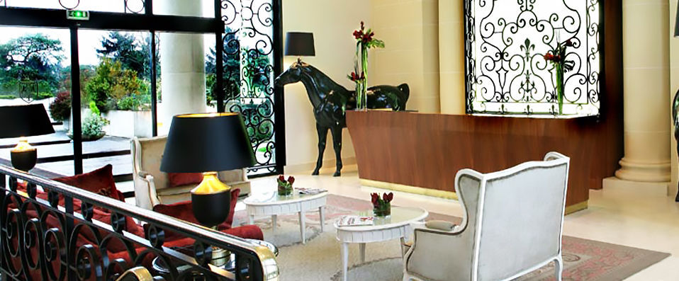 Château Hôtel Mont Royal Chantilly ★★★★★ - Dernière minute - Demeure élégante & luxueuse au cœur de la forêt de Chantilly. - Chantilly, France