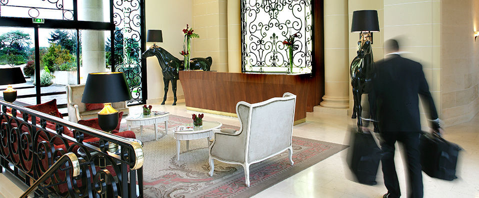 Château Hôtel Mont Royal Chantilly ★★★★★ - Dernière minute - Demeure élégante & luxueuse au cœur de la forêt de Chantilly. - Chantilly, France