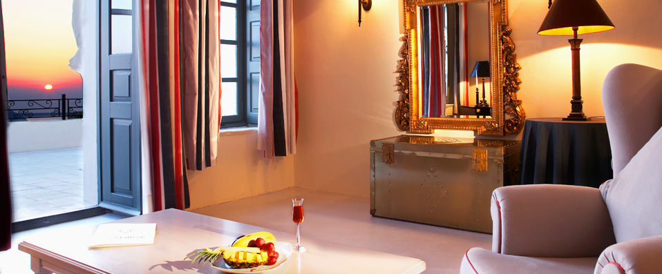 La Maltese Estate Villa ★★★★★ - Par Marine Gonindard, correspondante de VeryChic - Santorin, Grèce