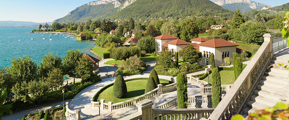 Le Palace de Menthon ★★★★★ - A regal retreat on the serene green and azure shores of Lake Annecy. - Annecy, France