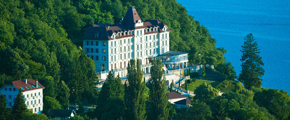 Le Palace de Menthon ★★★★★ - A regal retreat on the serene green and azure shores of Lake Annecy. - Annecy, France