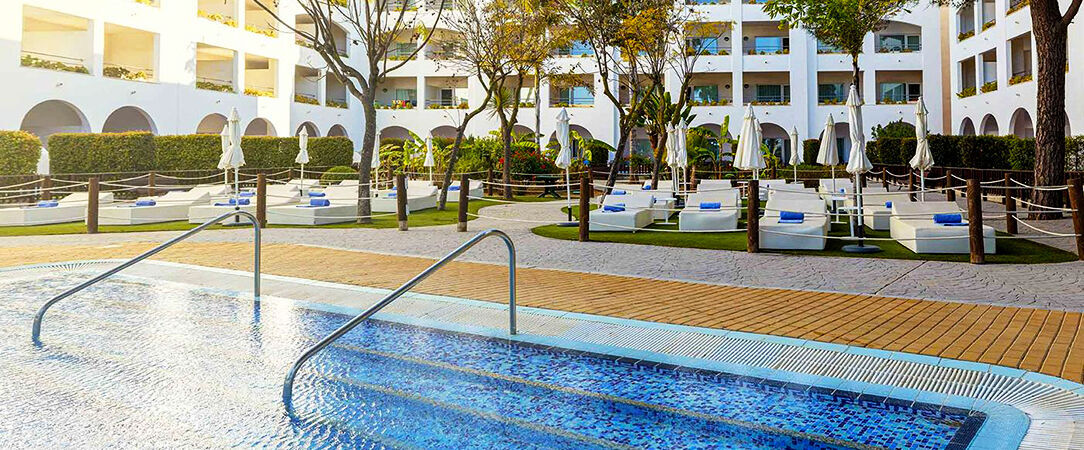 Playacartaya Aquapark & Spa Hotel ★★★★ - A fantastic beachfront hotel, ideal for a carefree family holiday. - Andalusia, Spain