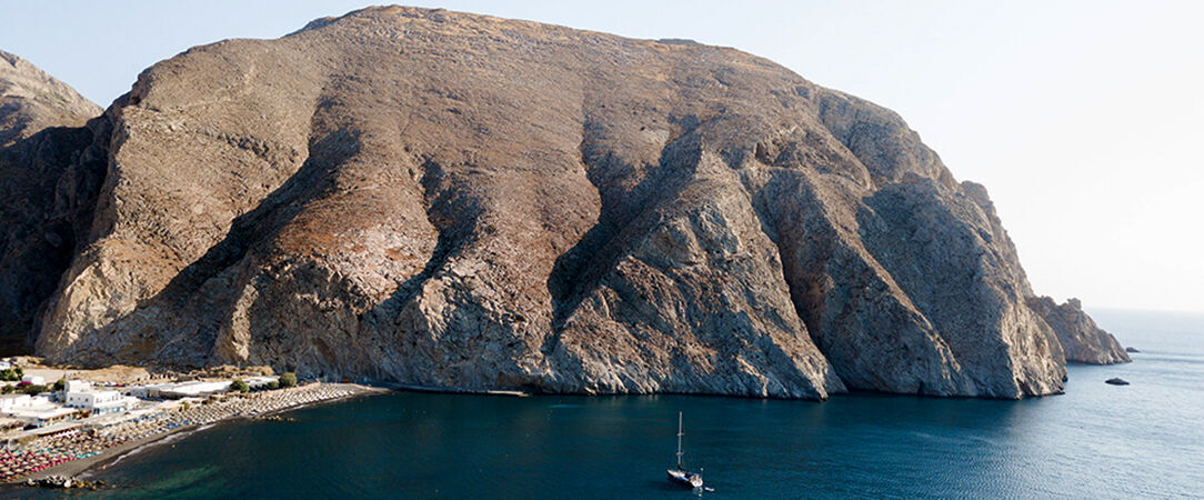 Cydonia Caves - An authentic cave hotel tucked away in a beautiful Santorini village. - Santorini, Greece