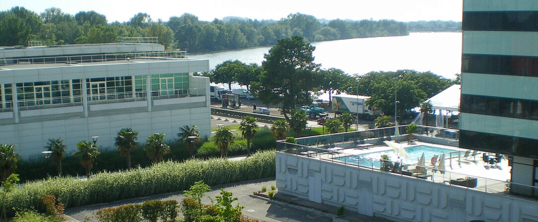 Pullman Bordeaux Lac ★★★★ - A stylish hotel near a lake, vineyards and historic city. - Bordeaux, France