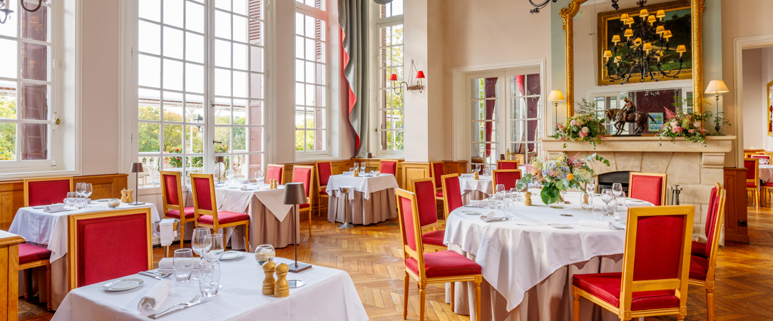 Château de la Tour ★★★★ - Vivez l’expérience d’un menu Découverte inclus pour faire de votre séjour une véritable parenthèse culinaire. - Chantilly, France