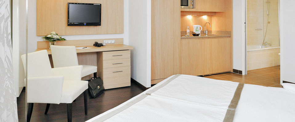 ResidHome Apparthôtel les Berges de la Loire ★★★★ - Studios pour 2 à Nantes. - Nantes, France